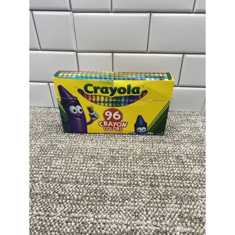 Crayola Crayons 2014 Vintage Hallmark 96 Count With Sharpener Many New Variety